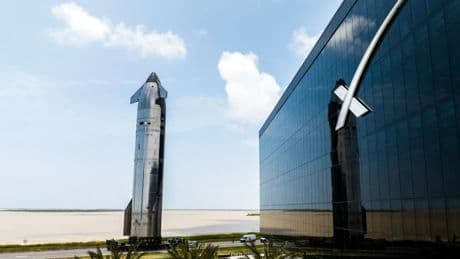 El cohete Starship de SpaceX sufre un &quot;desmontaje&quot; una hora después de despegar en su novena prueba