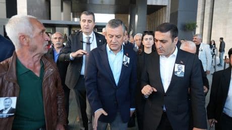 Özgür Özel'e yumruklu saldırıda yeni ayrıntılar... Makam aracı otoparka alınmadı, Emniyet'ten açıklama geldi