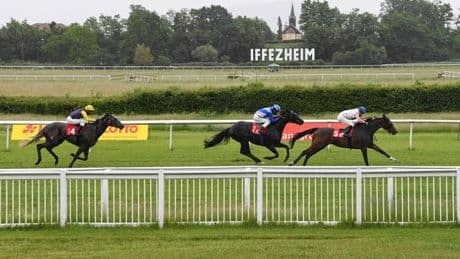 Pferderennen: Englischer Überraschungssieg bei der Goldenen Peitsche