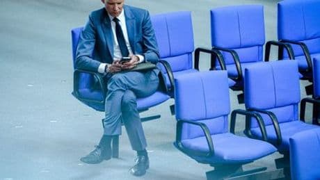 Hendrik Streeck: Drogenbeauftragter ist für Altersvorgaben, aber gegen Handyverbote