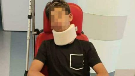 Portiere 13enne picchiato dal padre dell'avversario squalificato per un anno: «Ha innescato lui la rissa»
