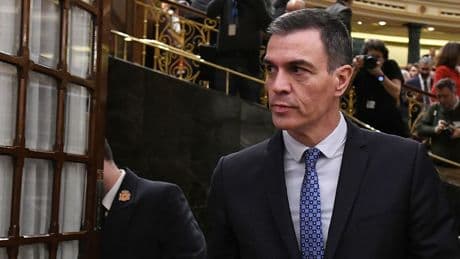 La República de los Tonnntos: El &quot;grito local&quot; contra Sánchez que arrasa &quot;en las fiestas del verano&quot;