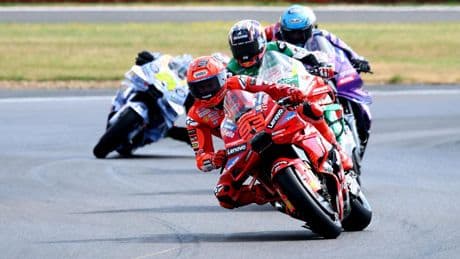 Así fue la caída de Marc y Álex Márquez durante las primeras vueltas del GP de Reino Unido