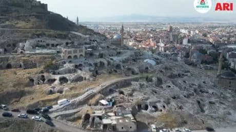 Kapadokya’da dünyanın en büyük yer altı şehrinin üzerine otel yapıyorlar