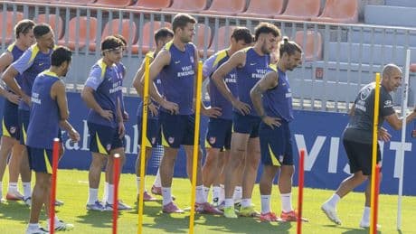 Un once con cinco de los fichajes, para debutar ante el Espanyol