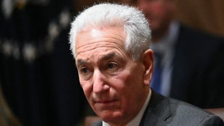 Père du gendre de Donald Trump, emprisonné pendant plus d'un an... Qui est l'ambassadeur américain en France Charles Kushner convoqué par la France?