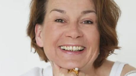 Detienen a un hijo de la escritora de bestsellers Alexandra Fröhlich, asesinada en su casa flotante de Hamburgo