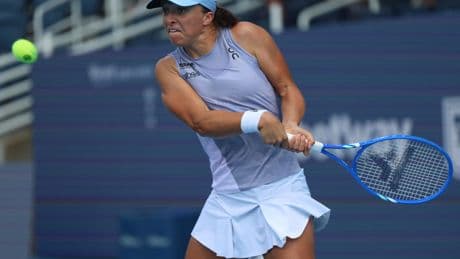 Tennis : Swiatek écarte Kalinskaya et pourrait retrouver Sabalenka en demies à Cincinnati