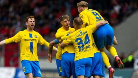 Krimi bleibt aus - Lok Leipzig ist Meister! Halle versagt im Endspurt