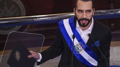 Bukele culpa a las ONG de una protesta frente a su casa y anuncia un impuesto del 30% a las donaciones que reciban