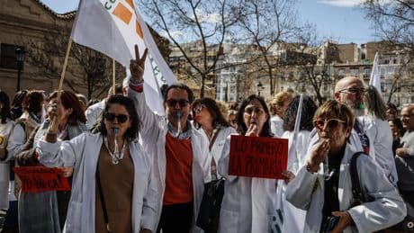 La huelga de médicos del 13 de junio sigue adelante entre peticiones de reducción de jornada y de guardias sin pérdida retributiva