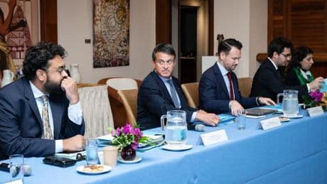 Nouvelle-Calédonie : Manuel Valls fait le pari d’avancer, même sans le FLNKS
