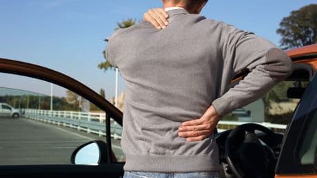 Autofahren ohne Rückenschmerzen: Die Tipps vom Orthopäden