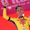 Kooij opgelucht na welkome ritzege in Giro: 'Wout van Aert deed het perfect'