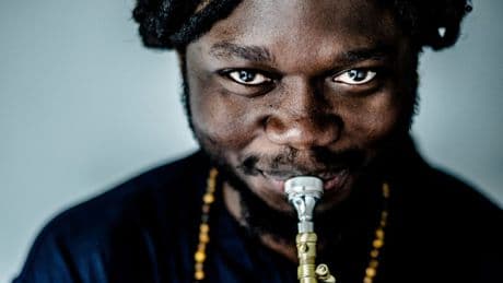 Jazztrompettist Peter Somuah: ‘Ik schreef solo’s uit, speelde ze na. Dát was mijn opleiding’