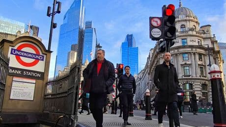 El Banco de Inglaterra recorta los tipos hasta el 4%, el nivel más bajo en más de dos años