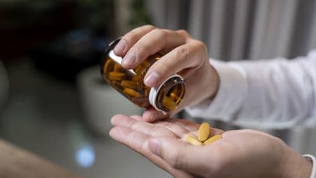 Vitamintabletten? Experte zeigt, warum Sie davon die Finger lassen sollten