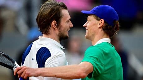 Sinner trionfa su Bublik e vola in semifinale a Roland Garros