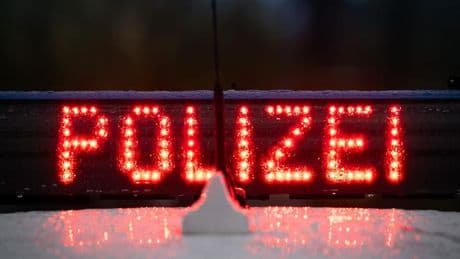 Verkehr: Unfall, Flucht, Machete - Polizei sucht Autofahrer
