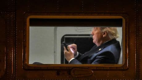 „Donaldddddd“: Insider berichten, wie Staatschefs Trump auf seinem Privathandy anschwärmen