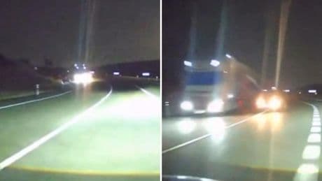El susto que se lleva un conductor al encontrarse un coche de frente con el que casi impacta: “Un camión con sidecar”