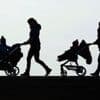 Kinderwagen und Co.: Eltern geben etwas weniger für Babyausstattung aus