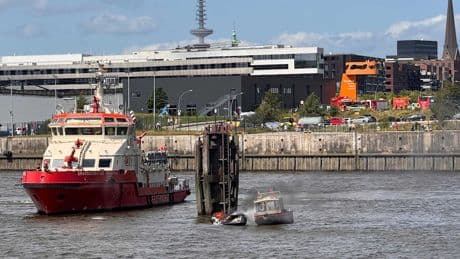 Feuer-Drama im Hamburger Hafen - Familie springt aus brennendem Boot