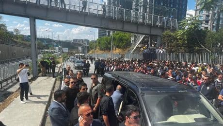 CANLI - Gürsel Tekin CHP İstanbul İl Başkanlığı'na geldi! Fıtlatılan su şişeleri, küfürler, restleşme! Sabah.com.tr anbean aktarıyor