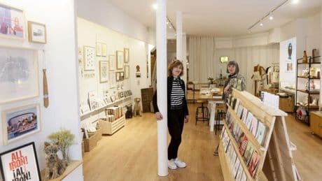 Las mujeres ocupan siete de cada diez puestos de trabajo del pequeño comercio en Euskadi