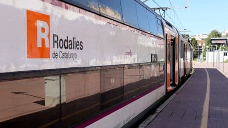 Afectados cinco trenes por una avería que obliga a interrumpir el servicio de Rodalies en Lleida