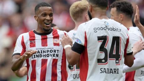 Philips Stadion smult van nieuwe spits Alassane Plea bij prima oefenzege PSV