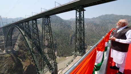 India afianza su control del valle de Cachemira con la primera conexión ferroviaria