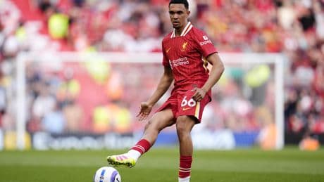 Liverpool : «Un grand nombre de personnes étaient aussi très positives à son égard», Slot évoque les sifflets contre Alexander-Arnold
