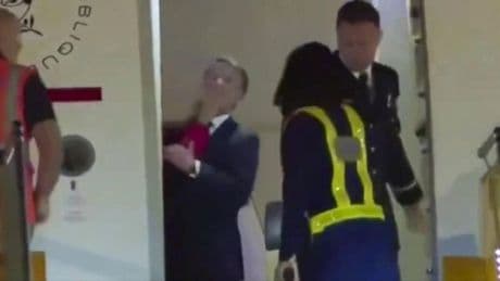 „Ohrfeige“ für Emmanuel Macron? Die sozialen Medien stehen Kopf