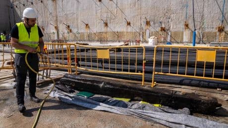 Afloran nuevos restos arqueológicos en el solar donde emergió un barco medieval en Barcelona