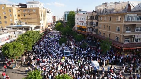 Diyarbakır'da kadınlardan iktidara adım atma çağrısı