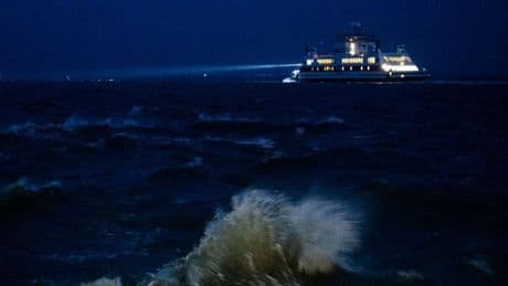 Sturm-Wetter in Deutschland: Fähren stoppen Fähren nach Helgoland