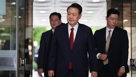 Corée du Sud : l’ex-président Yoon visé par un mandat d’arrêt pour avoir imposé la loi martiale