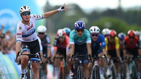 Tim Merlier sprint opnieuw naar etappezege in Renewi Tour