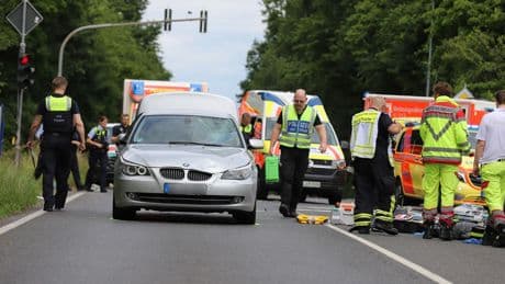Sieben Verletzte: Unfall mit Kindergruppe – Fahrer soll über Rot gefahren sein