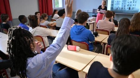 Une professeur de lycée organise une minute de silence pour Gaza, elle est suspendue par l'académie