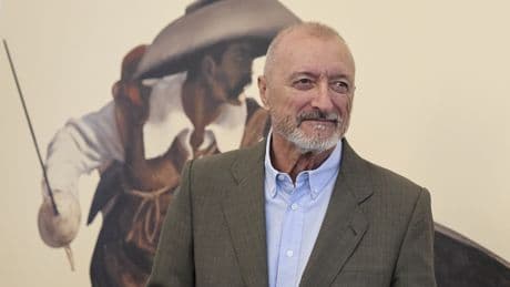 Arturo Pérez-Reverte regresa a su héroe predilecto 14 años después: "Escribiendo Alatriste me reconcilio con España"