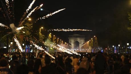 2 fans died and an officer is in a coma after Champions League celebrations in France