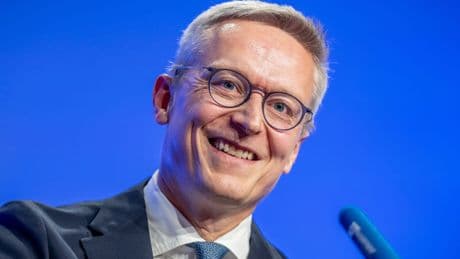 Digitalisierung: Minister: Ausweis fürs Smartphone kommt in anderthalb Jahren