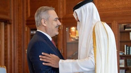 Dışişleri Bakanı Hakan Fidan, Katar Emiri Şeyh Temim tarafından kabul edildi