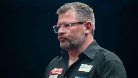 Klinkende zege inleiding voor emotioneel interview vaak vergeten dartslegende James Wade: ’Ik ben niet wat ze nodig hebben en dat breekt mij’