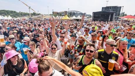 Mallorca-Party in Oberhausen: Ballermann am Rhein-Herne-Kanal