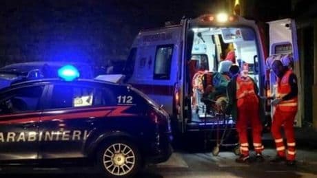 Rissa nel Casertano, accoltellato e ucciso un 25enne. Grave un altro giovane. Il killer ricercato dai carabinieri