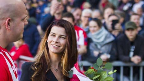 Ex-vrouw Michael van Gerwen twee maanden na breuk zwanger van nieuwe vriend