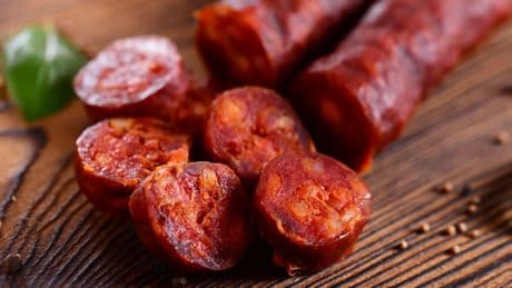 Por qué no deberías comer ni morcilla ni chorizo más de una vez al mes, según un nutricionista